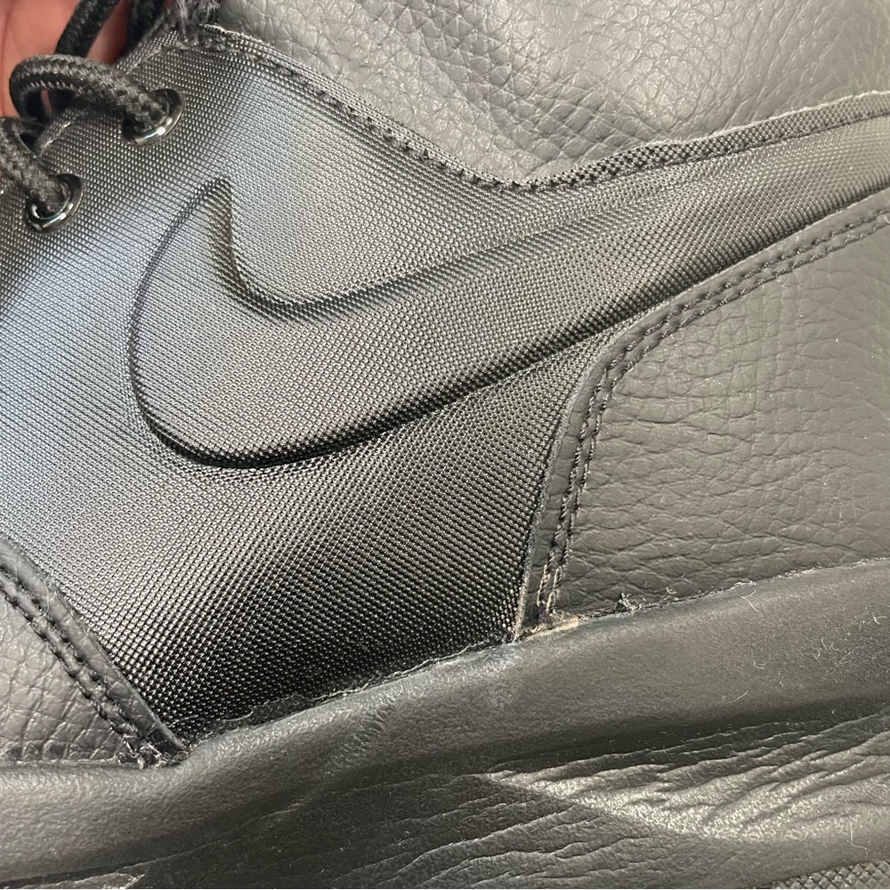 Youth Nike Shoes - Picture 12 of 12